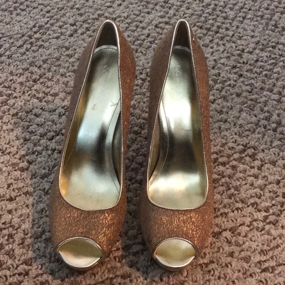 Never worn Calvin Klein gold size 10